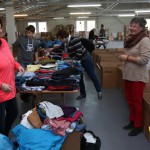 Kleidersortierung in unserem Logistikzentrum in Osterath